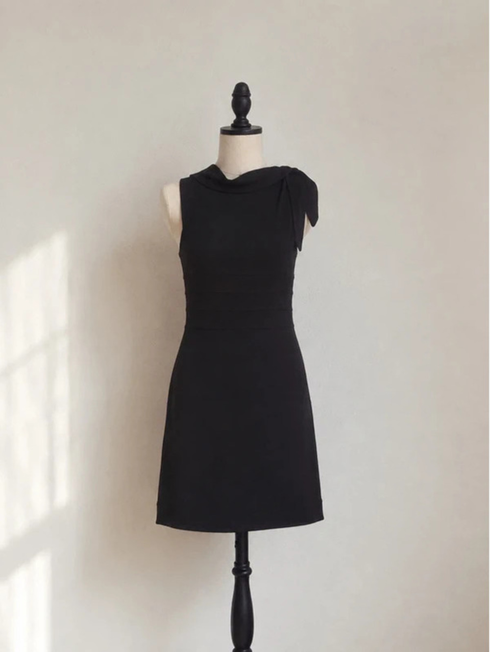 Carmen Marc Valvo Black Shift Dress Size 12 Cowl Neck Sleeveless